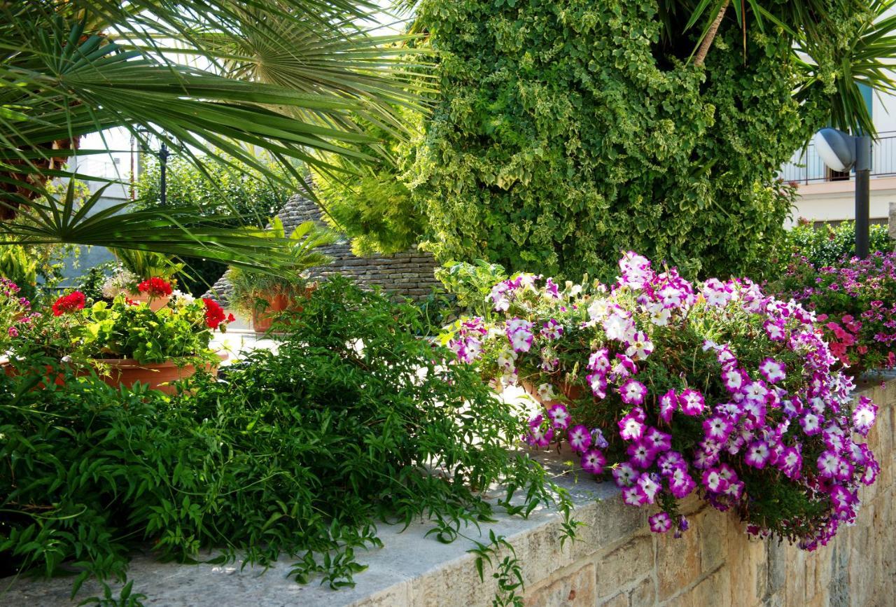 Trullo Giardino Fiorito Bed & Breakfast Alberobello Luaran gambar
